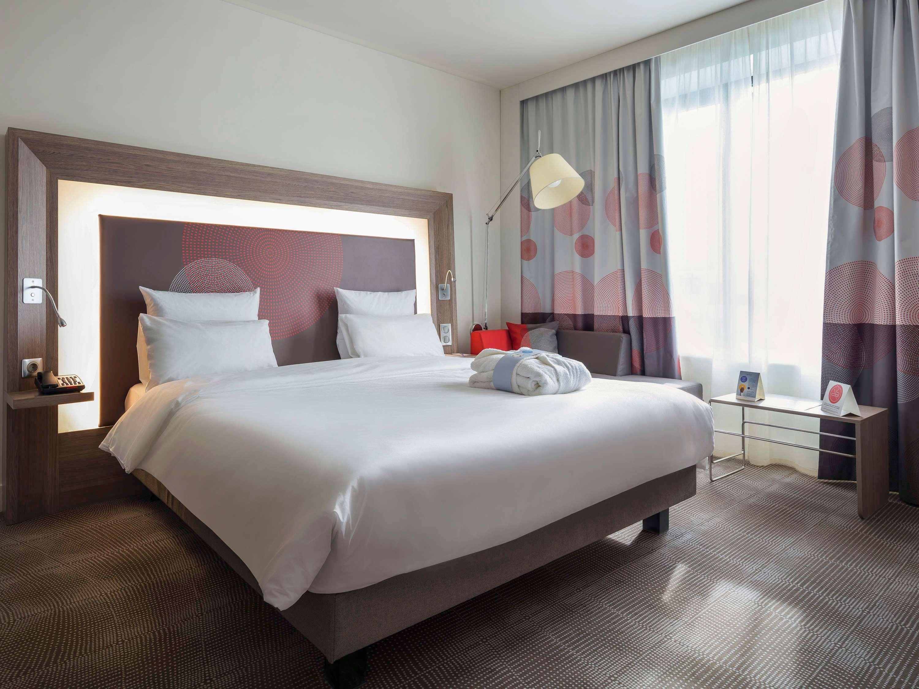 Novotel Almaty City Center Esterno foto