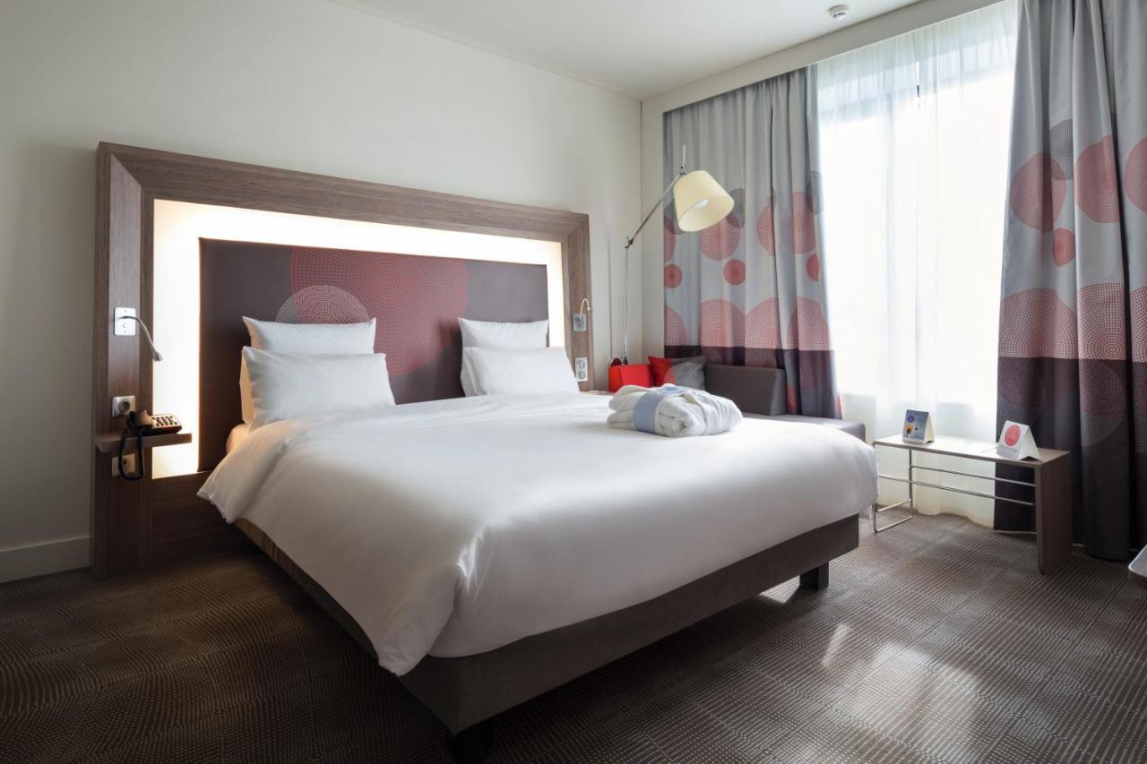 Novotel Almaty City Center Esterno foto
