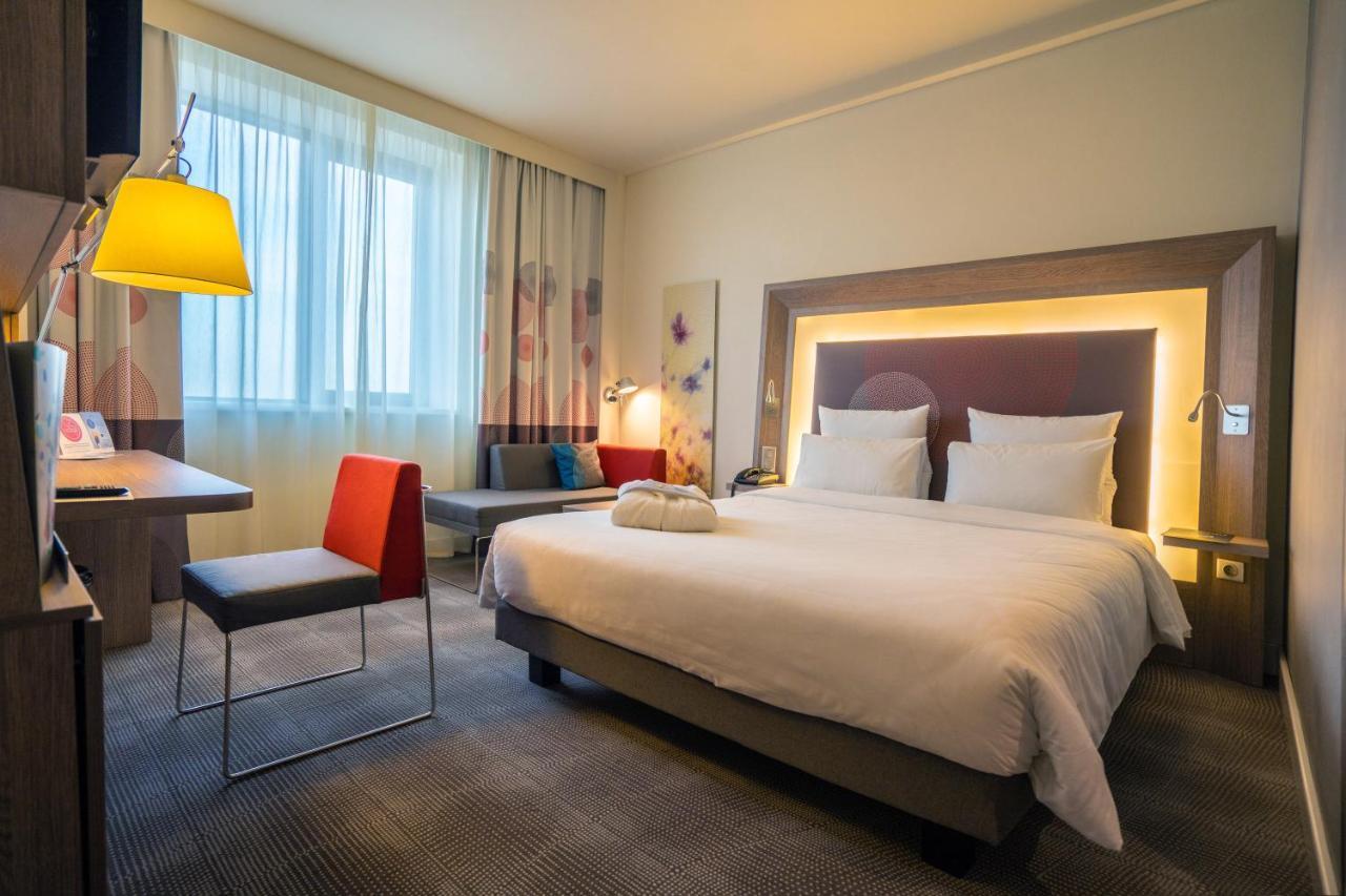 Novotel Almaty City Center Esterno foto